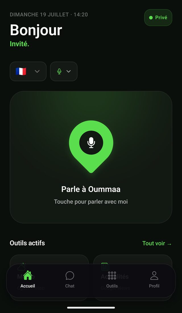 Écran d'accueil de l'application Oummaa : bouton Parle à Oummaa et badge Privé